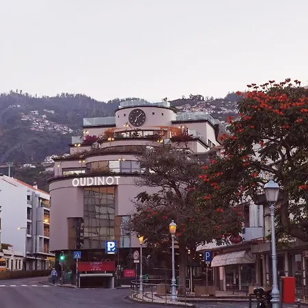 Three House Hotel