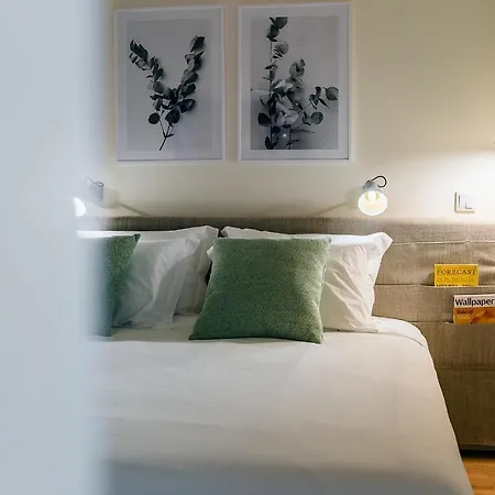 Hotel Three House 4*