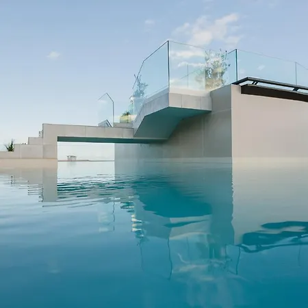 Three House 4* فونشال