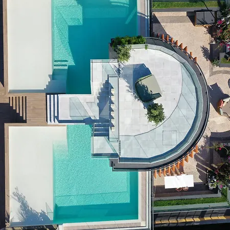 Hotel Three House 4*