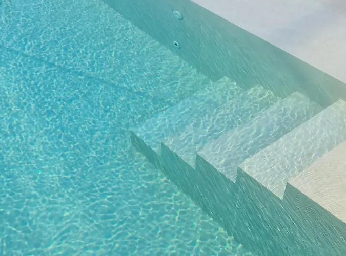 Hotel Three House 4*