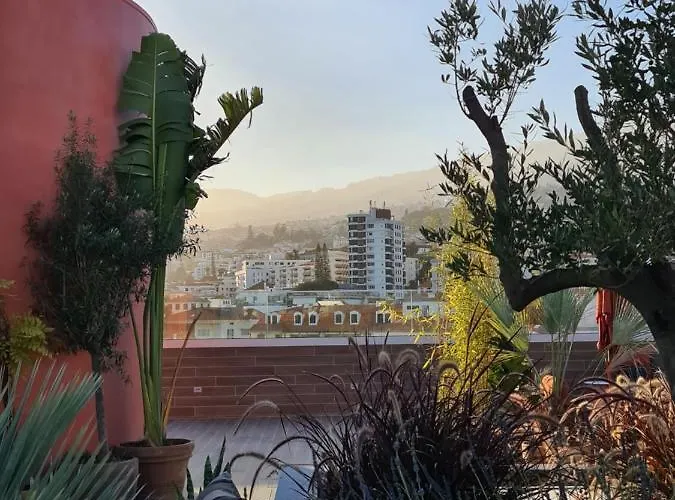 Three House 4* Funchal (Madeira)