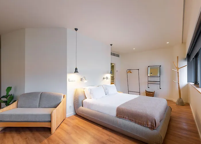 Hotel Three House 4*